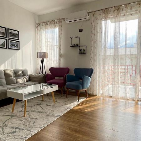 Apartamento 21° Bs Pazari City Center Comfort Tirana Exterior foto