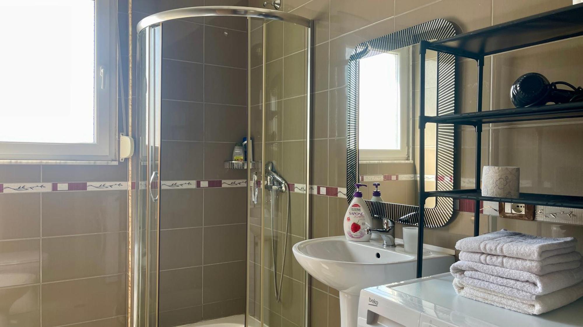 Apartamento 21° Bs Pazari City Center Comfort Tirana Exterior foto